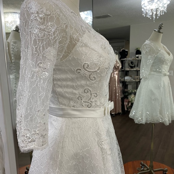 Dress with lace and sequins mid length sleeves - Picture 4 of 6